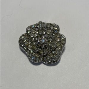 Cassiespells Silver Floral Brooch